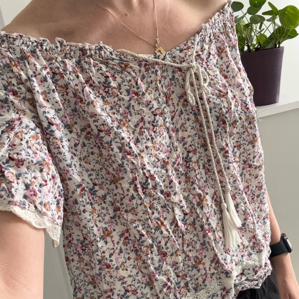 American Eagle Outfitters Pink Puff Sleeve Blouse
